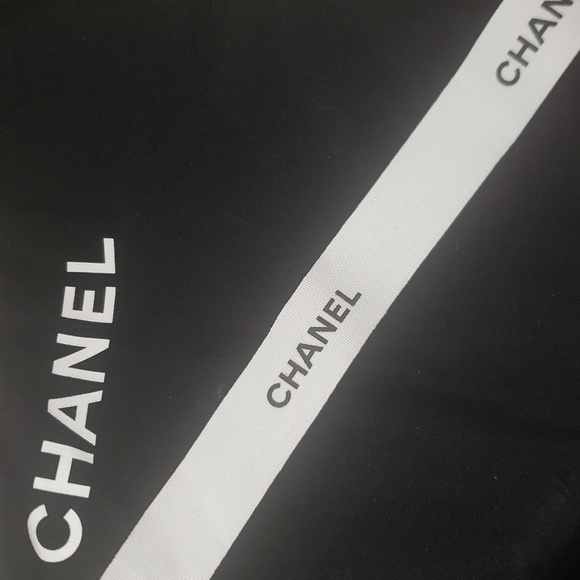 Chanel Quilted Patent Longwallet - Picture 15 of 15